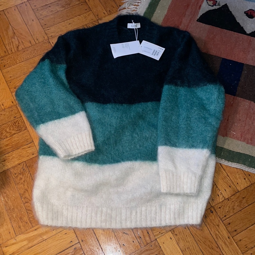 Brand New COS WOOL SWEATER IN SIZE L